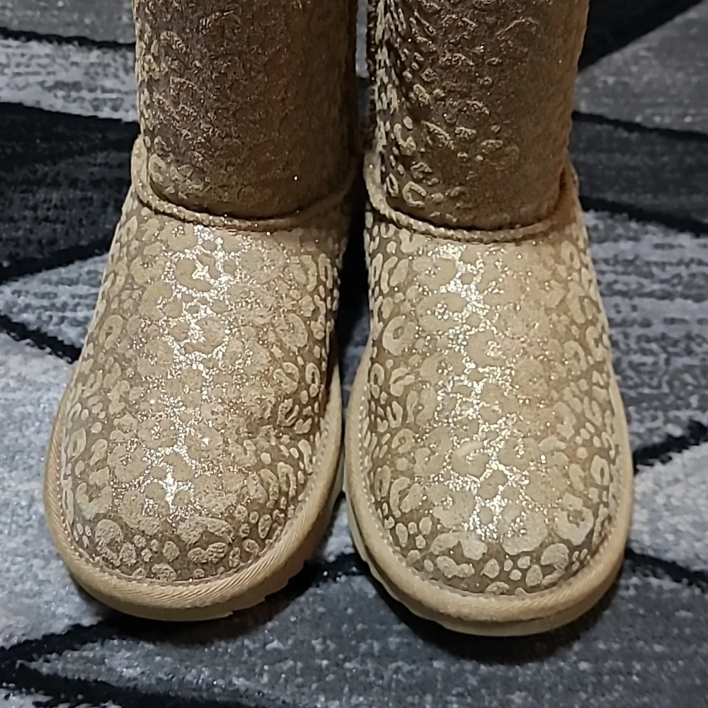 UGG GLITTER SNOW LEOPARD PRINT CLASSIC SHORT CHESTNUT BOOTS - Picture 10 of 15